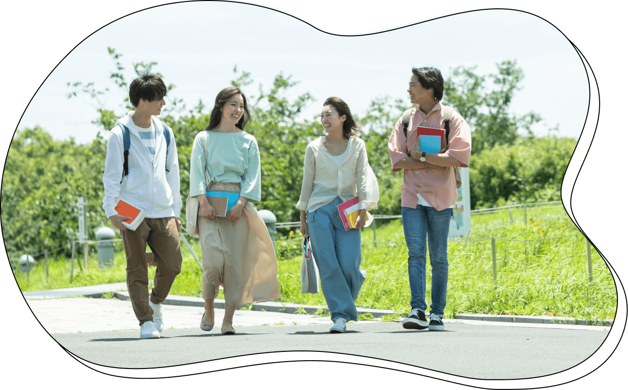 楽しげに学ぶ学生たち